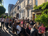 La terrasse animée de Chez Franz par une journée ensoleillée