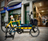 Façade du magasin depuis le trottoir avec 2 vélos exposés devant