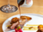 Assiette avec viande et sauce versée