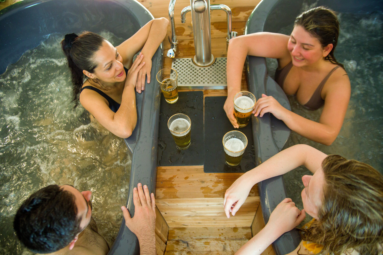 4 peoples drinking beer at Good Beer & Spa