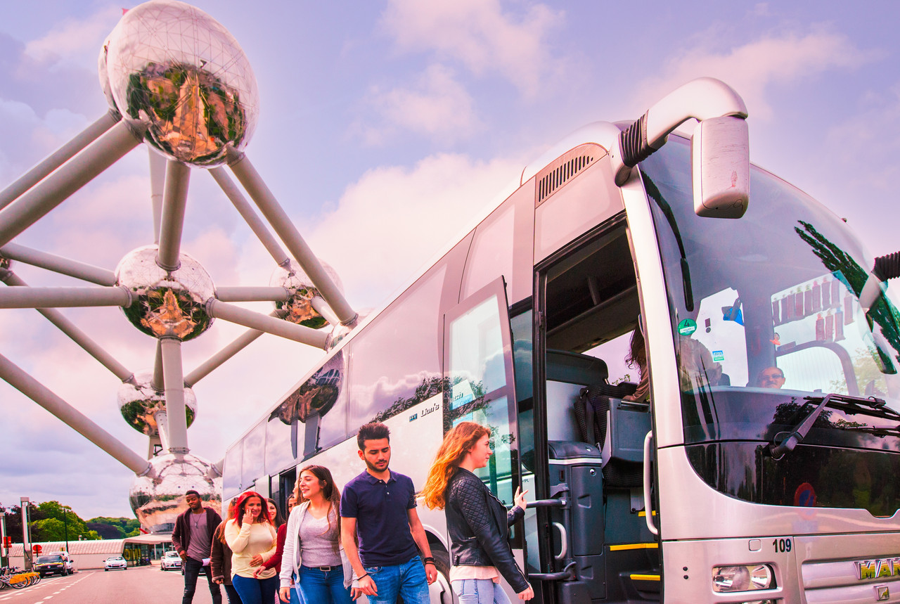 Groupe scolaire - écoles - atomium - bus