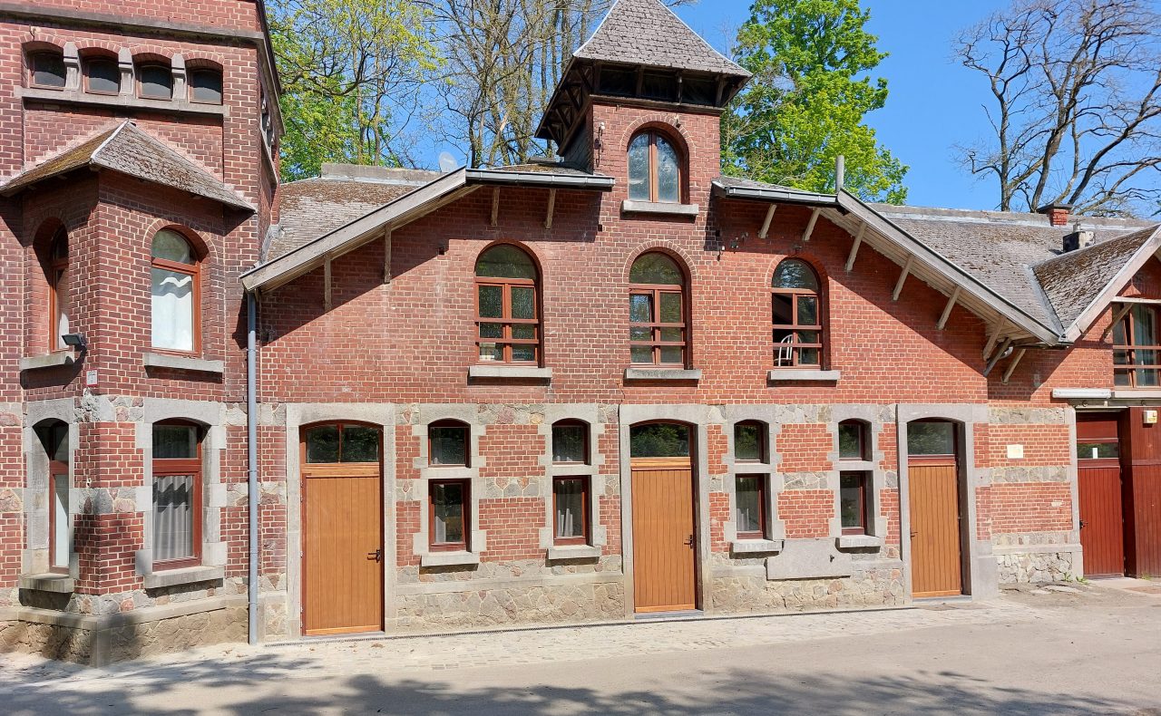 The façade of the Albert Pavilion in the Parc Parmentier, behind which are the Brussels Classes.