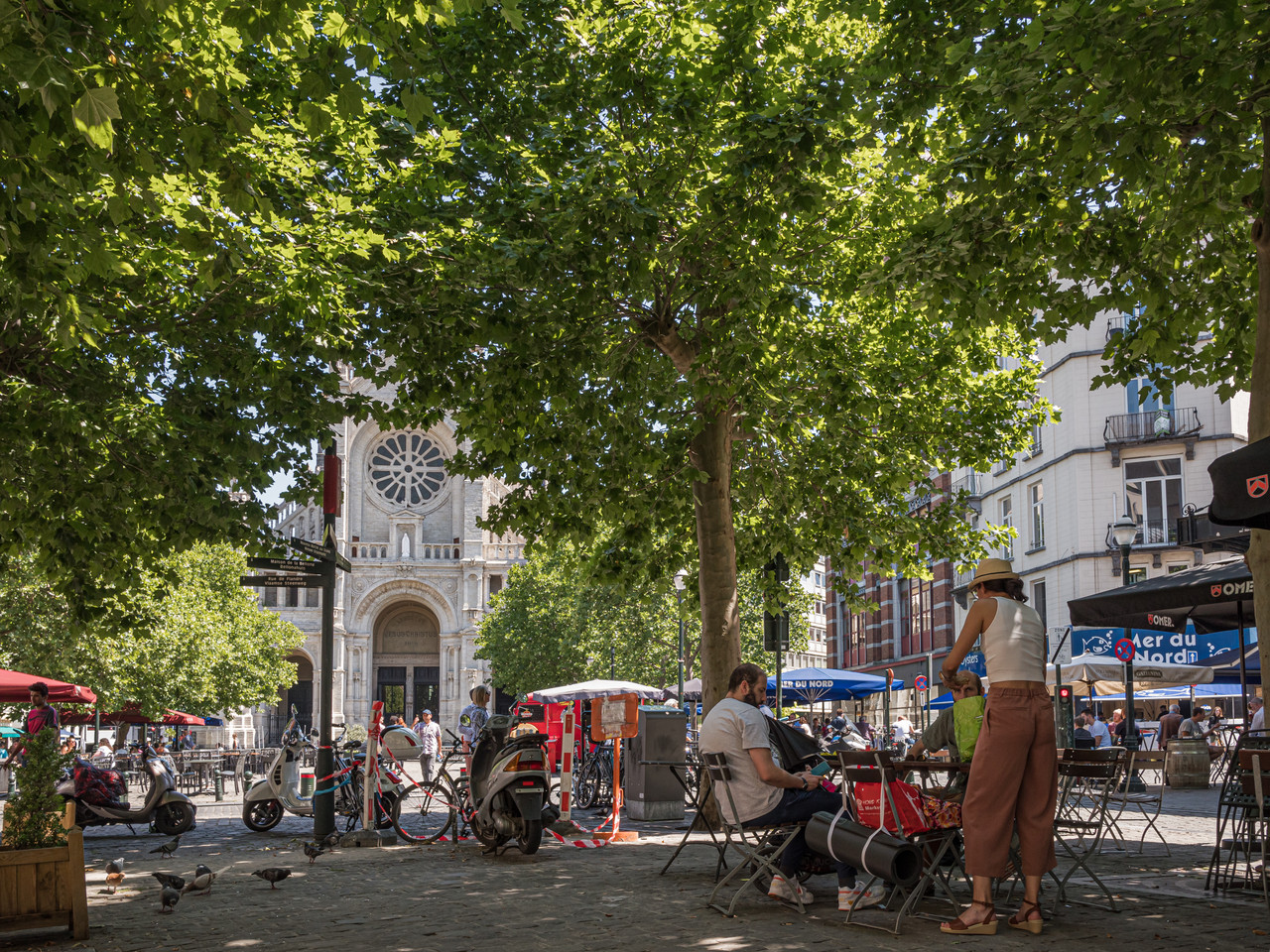 terrasse - partage - amis - beau temps - détente - Sainte-Catherine - bar - café