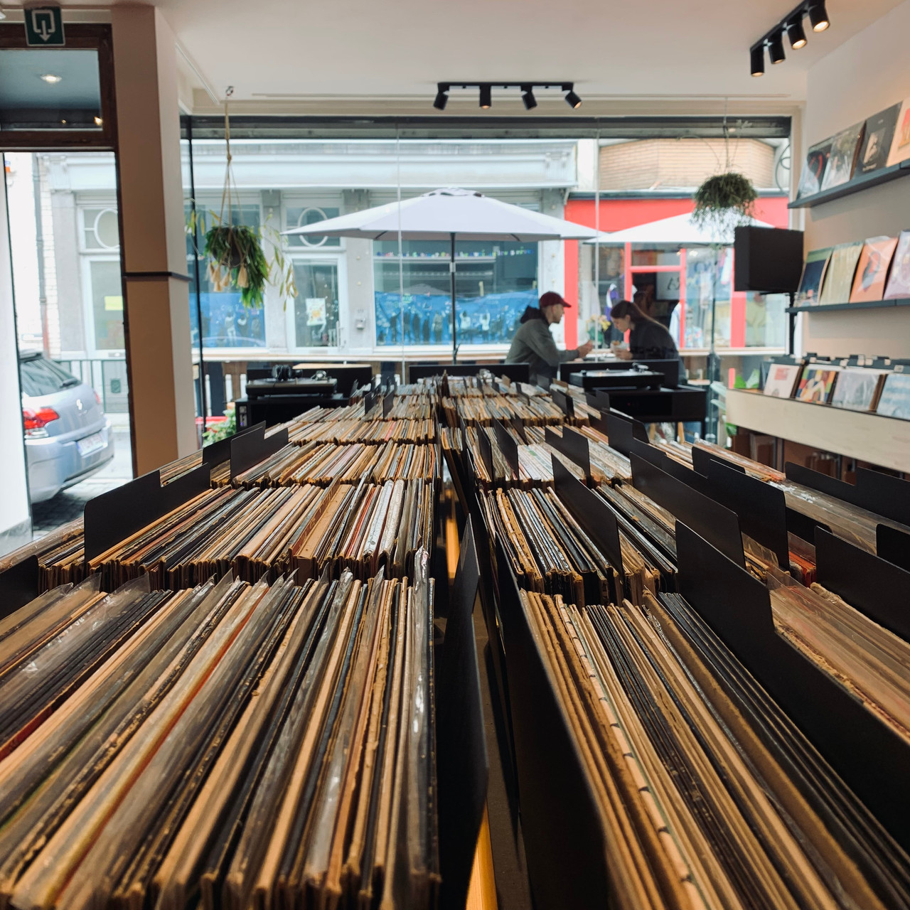 Vinyl te koop in een platenwinkel