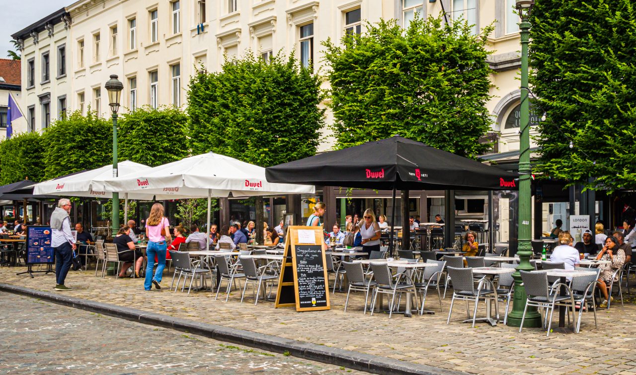 De terrasjes op het Luxemburgplein lopen vol